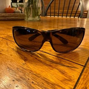 Women’s Ray-Ban RB 4110 Sunglasses